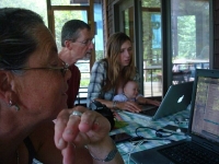 lisa_lilia_rod_on_computer