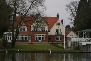 Jamie's Home on the Thames